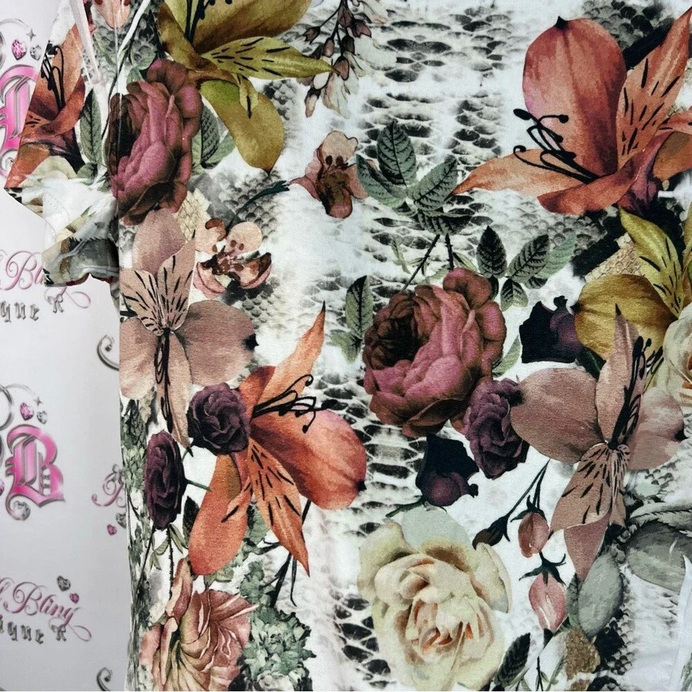 Gaze tshirt tee flowers Lillys boho Multicolor Floral Short Sleeve Top